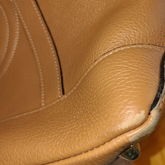 Handbags - Picture 3 of 6